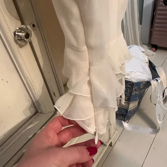 SLEEVELESS RUFFLE TOP - Picture 4 of 7